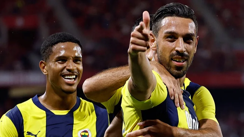 Fenerbahçe'den resmi açıklama geldi. "İki isim de bizimle olacak"