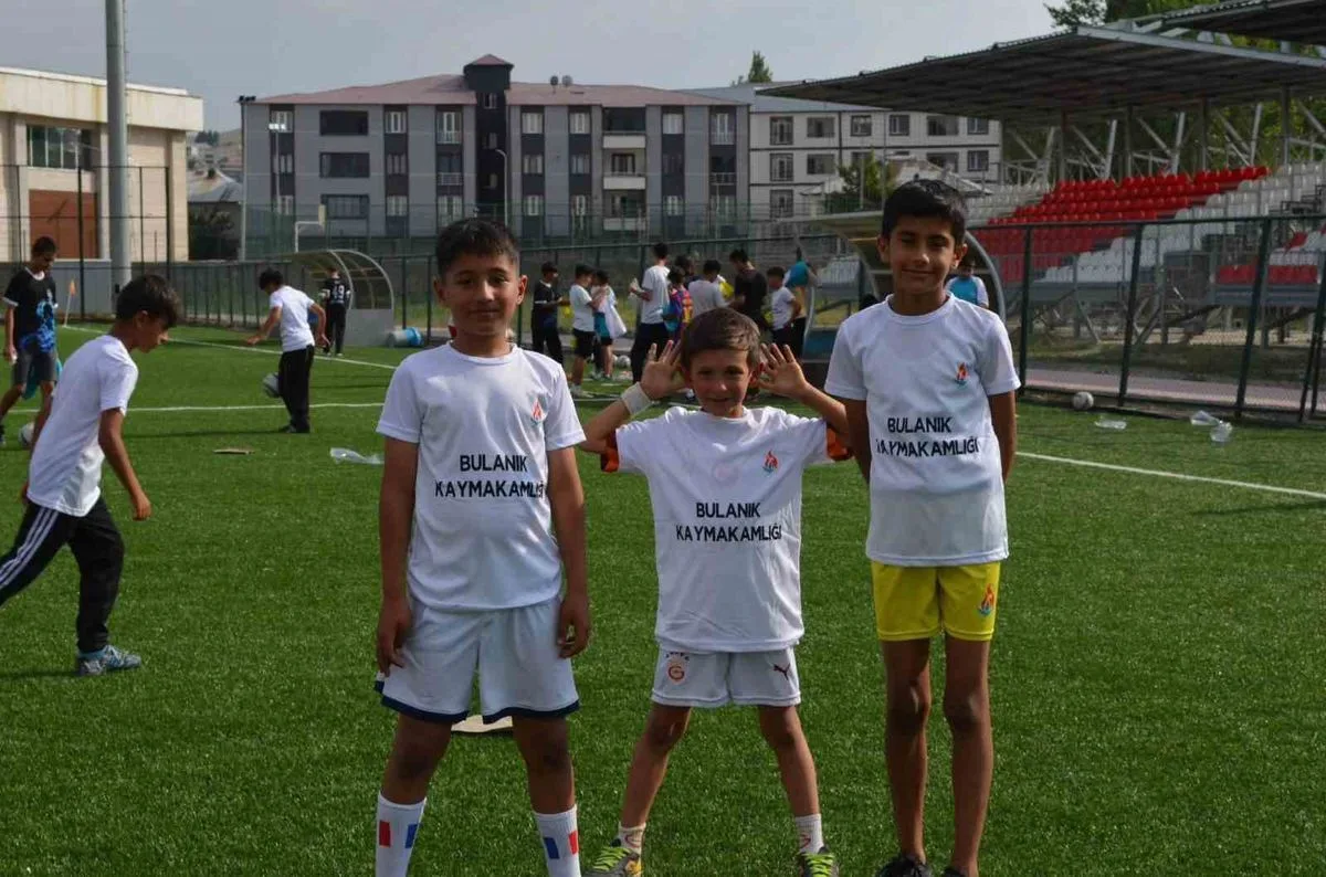 Bulanık'ta Yaz Spor Okulları Devam Ediyor