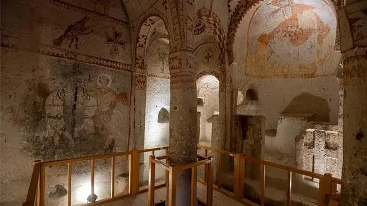 Kapadokya'nın kalbi Göreme Açık Hava Müzesi ziyaretçilerini bin beş yüz yıllık tarihle buluşturuyor