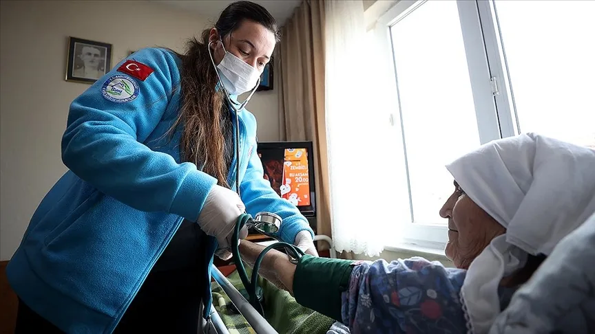 Sağlık Bakanlığı 1,3 milyonu aşkın hastaya evde sağlık hizmeti sundu
