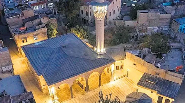 İki tarihi camii açıldı