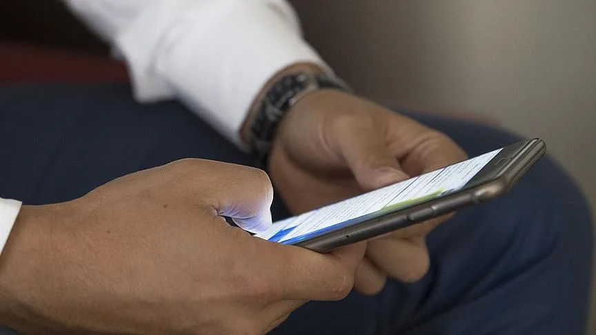 Akıllı telefonlar bizi dinliyor mu? Uygulama yüklerken buna dikkat