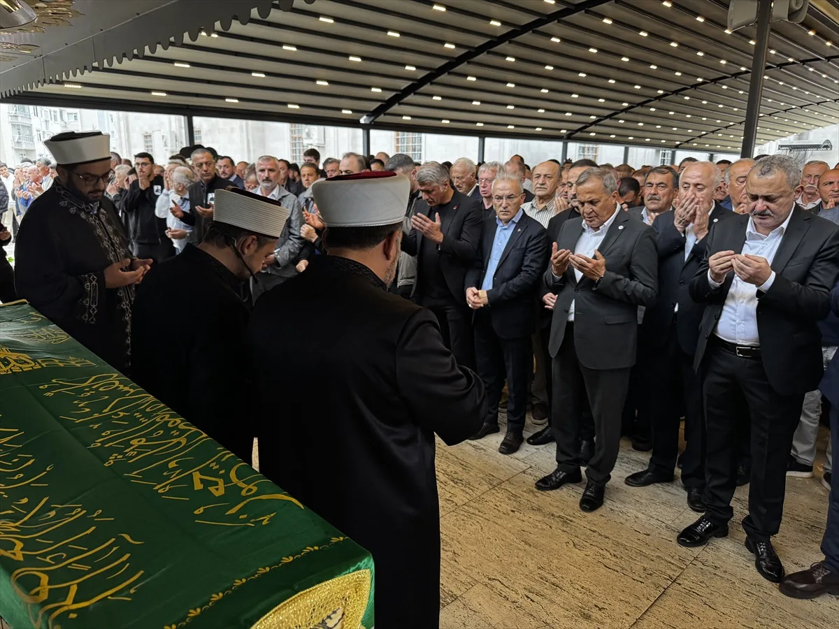 Ordu'da kazada hayatını kaybeden gazeteci Gülyalı'da toprağa verildi