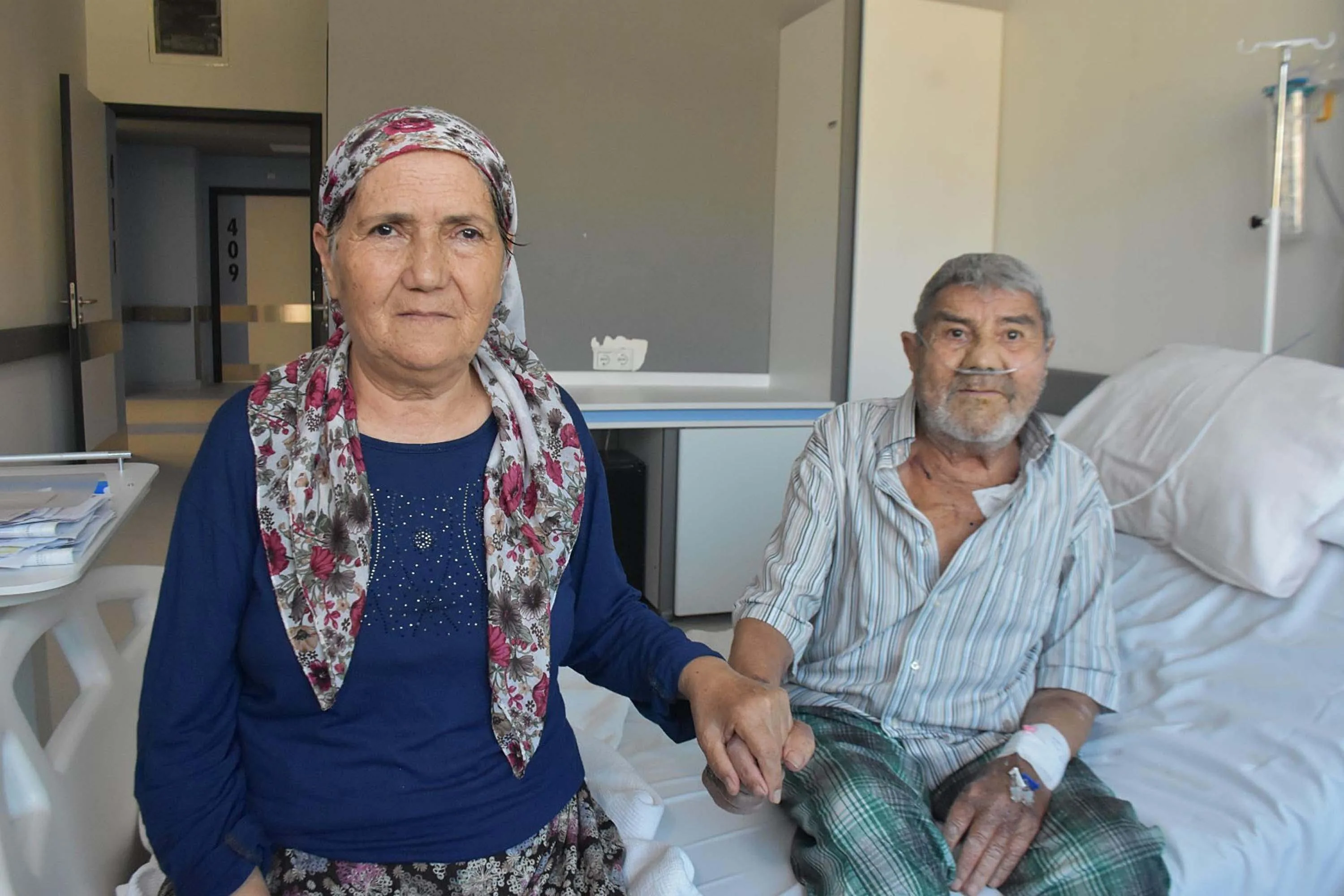 Nefes alamıyor, kalbi yetmiyordu! 76 yaşındaki hastaya köprücük altından aort kapağı takıldı