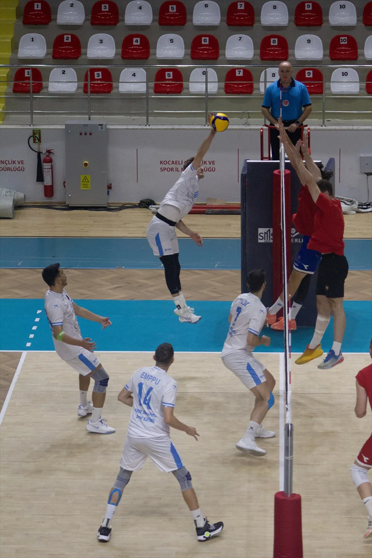Gebze'deki voleybol turnuvasını İstanbul Büyükşehir Belediyespor namağlup tamamladı